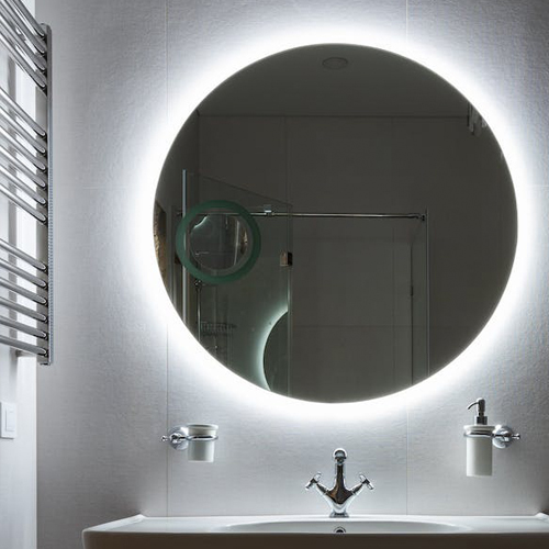 Spiegel / mit LED-Beleuchtung Spiegel / mit LED-Beleuchtung